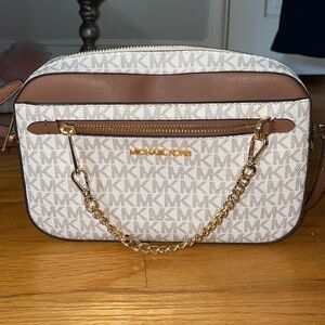 Micheal Kors Crossbody